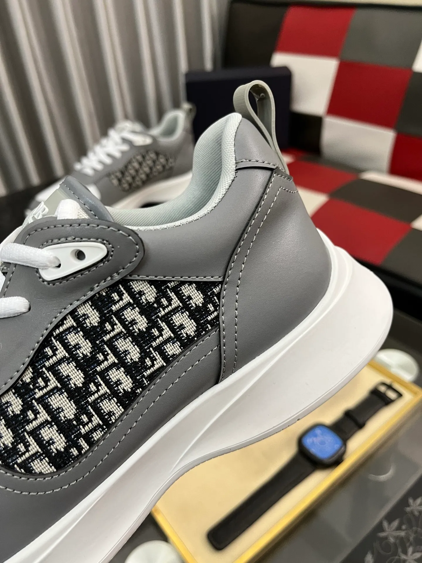Men's shoes💰: 380⌚️⌚️[Dior] Dior's new men's genuine leather casual shoes, the highest version on the market, any comparison is welcome🆚! The original leather has excellent texture and is super high-end! Fetal sheep net lining imported from Italy, removable pad! Luxurious materials and fine workmanship, highly recommended! Code number: 38-445️⃣Colors available